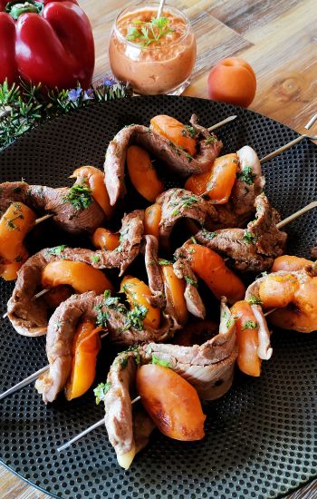 Brochettes d'aiguillettes aux abricots