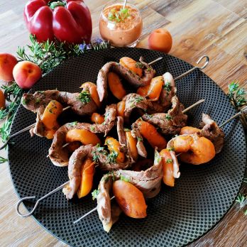 Brochettes d'aiguillettes aux abricots