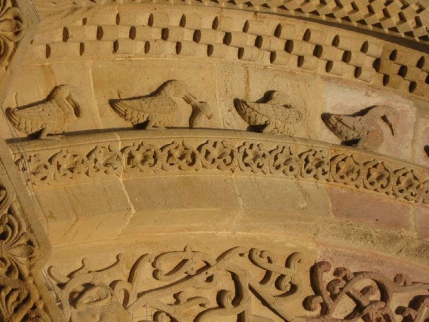 Canards visibles sur l’église de Morlaas.